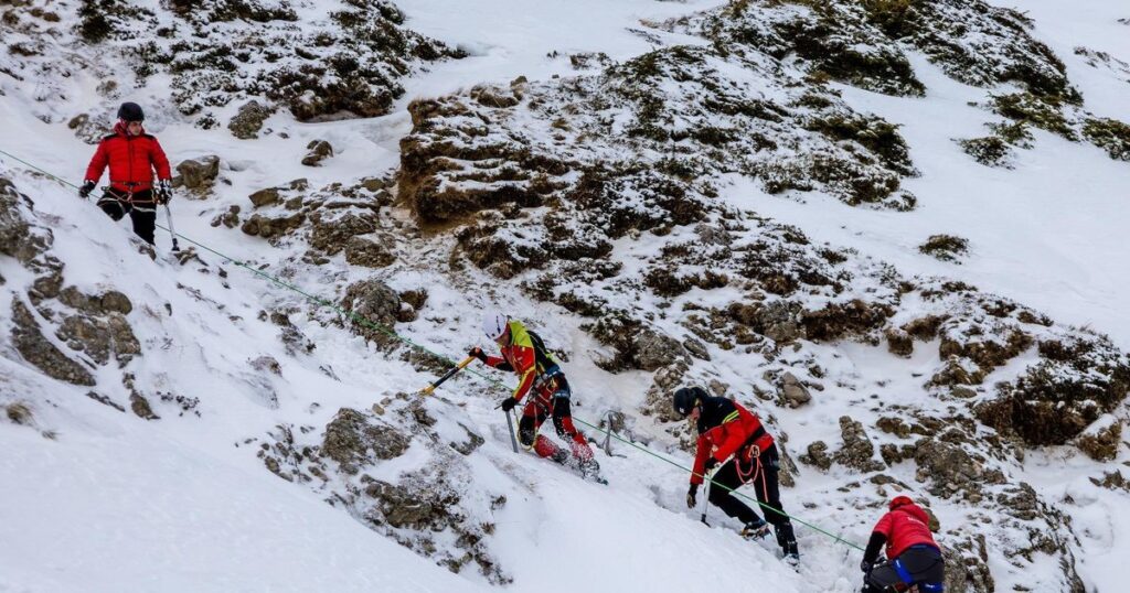 Zi grea pentru salvamontiști: 94 de apeluri primite în ultimele 24 de ore. Peste 20 de persoane, transportate cu ambulanța