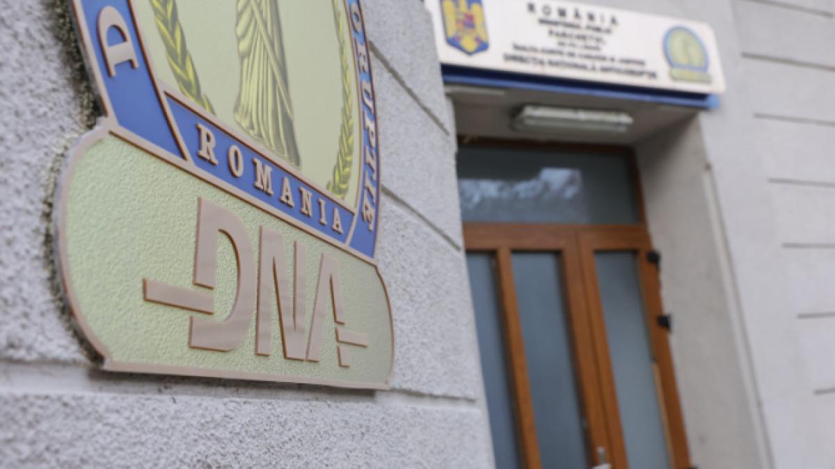Percheziții DNA la CJ Bacău pentru un contract de infrastructură rutieră de 197 milioane lei