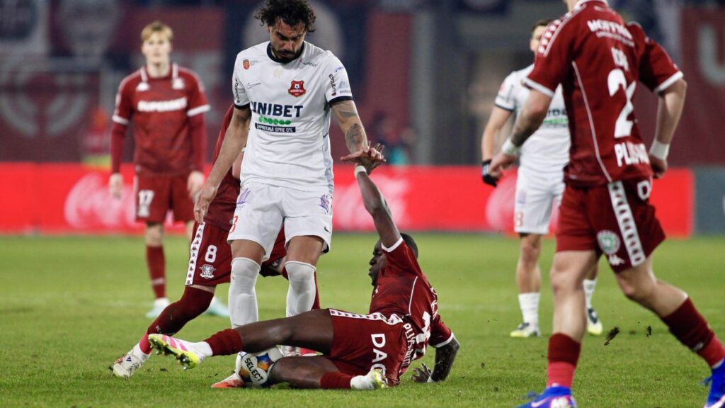 Victorie fără emoții la Sibiu pentru Rapid. Giuleștenii au trecut pe primul loc după ce au bătut FC Hermannstadt cu 3-0