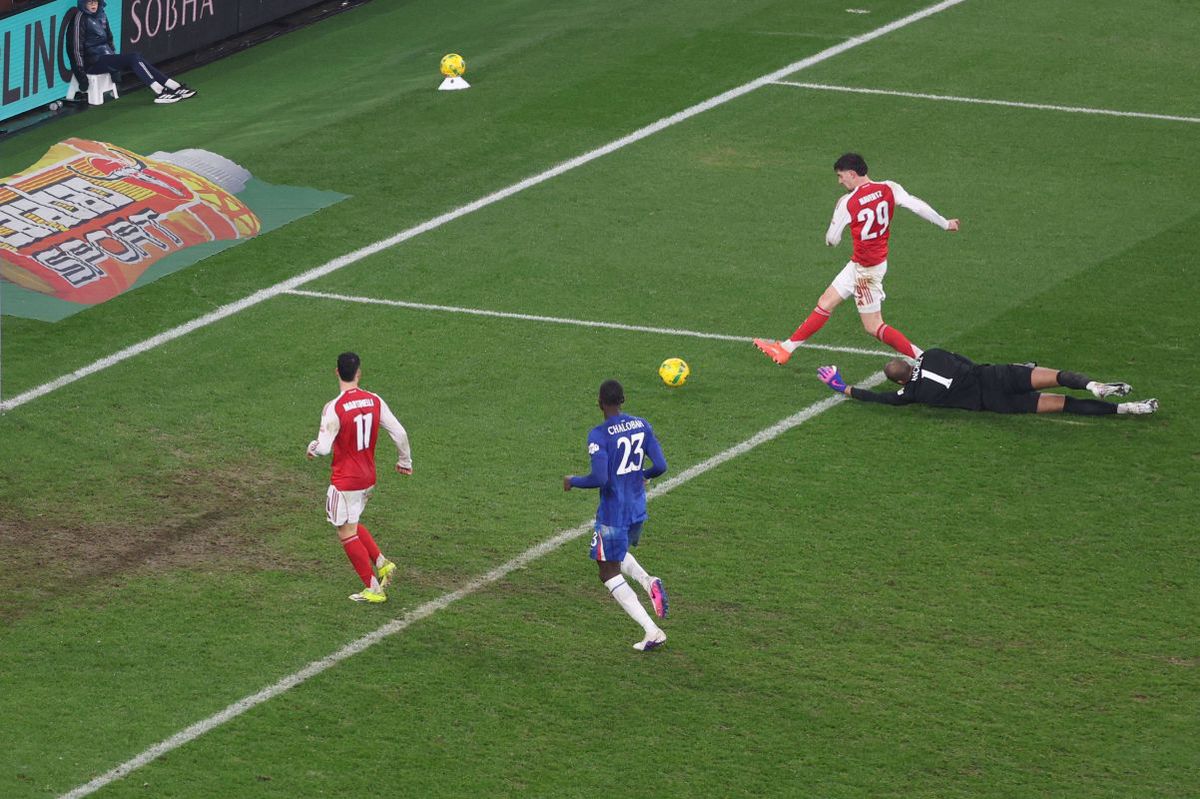 Arsenal a dat lovitura în minutul 90+7 contra lui Chelsea și s-a calificat în finala Cupei Ligii Angliei