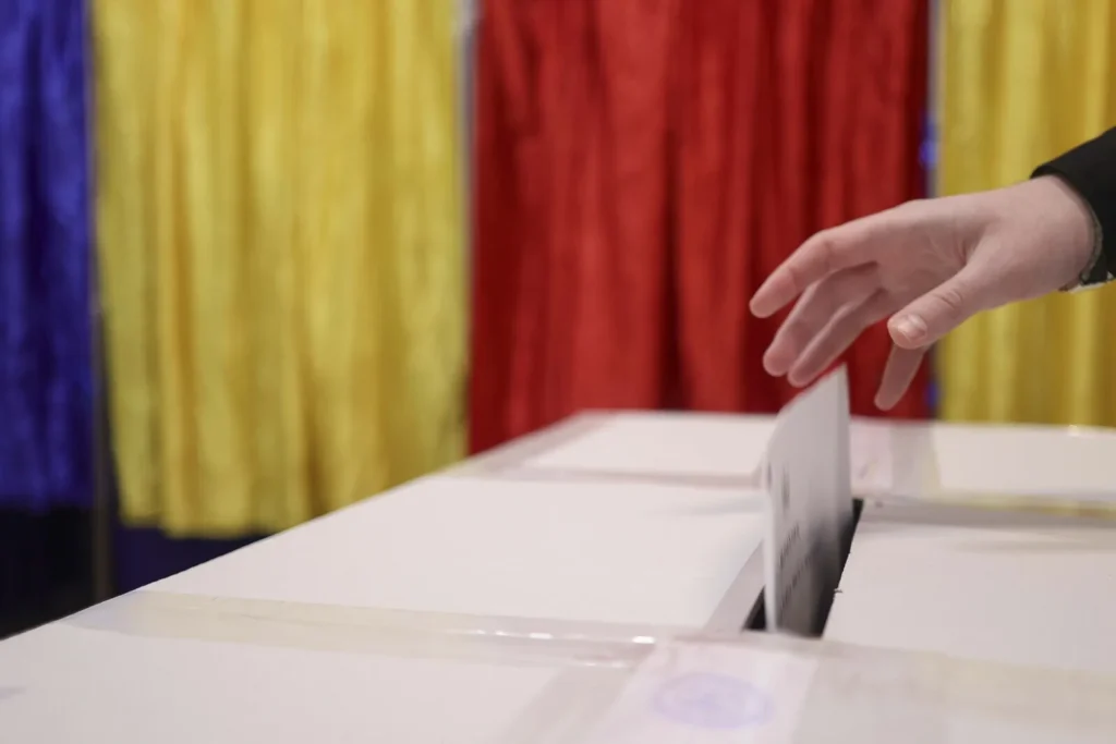 Cine este omul care a redactat raportul prin care contestă intervenția Rusiei în alegerile din România