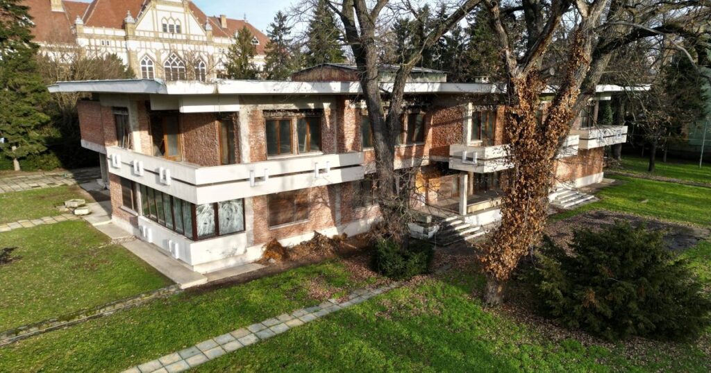 O celebră vilă a lui Nicolae Ceauşescu revine în patrimoniul public, după ce afaceristul Ovidiu Tender a fost expropriat