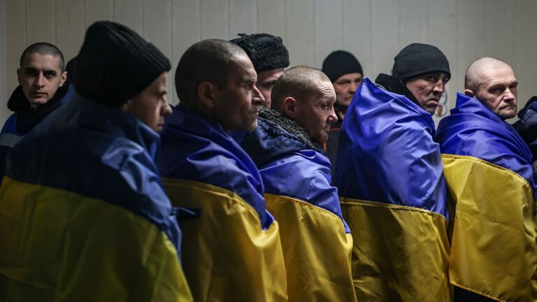 Primul schimb de prizonieri de război între Rusia şi Ucraina, după cinci luni. 314 prizonieri au fost eliberați | VIDEO