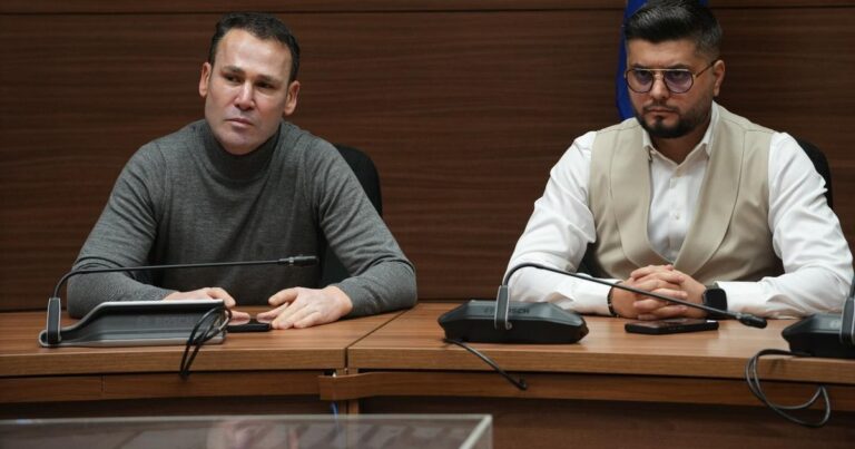 S-a decis cine exercită atribuţiile de primar în locul lui Robert Negoiţă. Cine este Adrian Cocoș