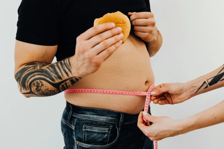 Românii sunt repetenți la capitolul ‘siluetă’: Gradul de obezitate, atât la adulți, cât și la copii, îi sperie pe medici