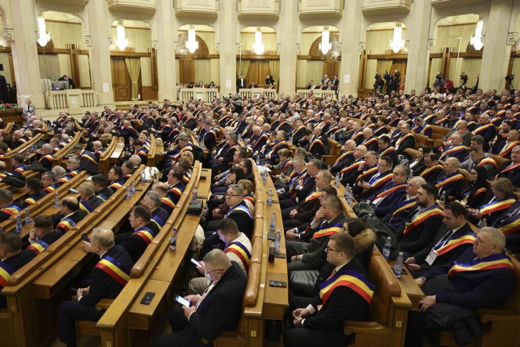 Grevă de avertisment, astăzi, în peste 1.300 de primării din ţară. Bolojan, întâlnire cu primarii la Parlament / Ce a spus premierul despre reorganizarea administrativ-teritorială