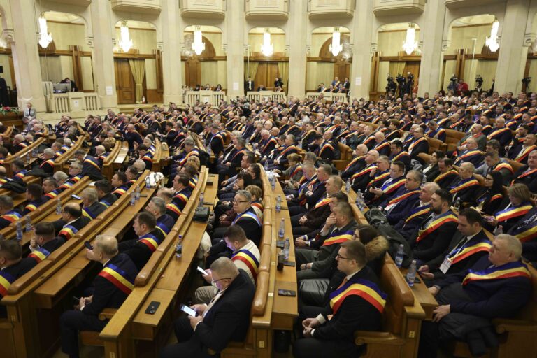 Grevă de avertisment, astăzi, în peste 1.300 de primării din ţară. Bolojan, întâlnire cu primarii la Parlament / Ce a spus premierul despre reorganizarea administrativ-teritorială