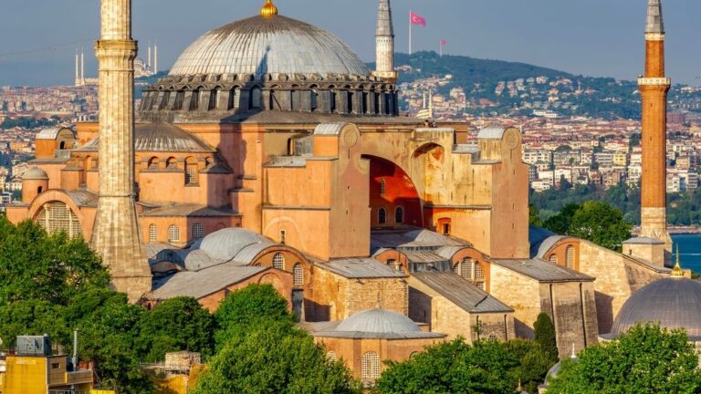 Turcia a înregistrat venituri din turism de 54,9 miliarde de euro într-un singur an. Cei mai mulți turiști sunt ruși