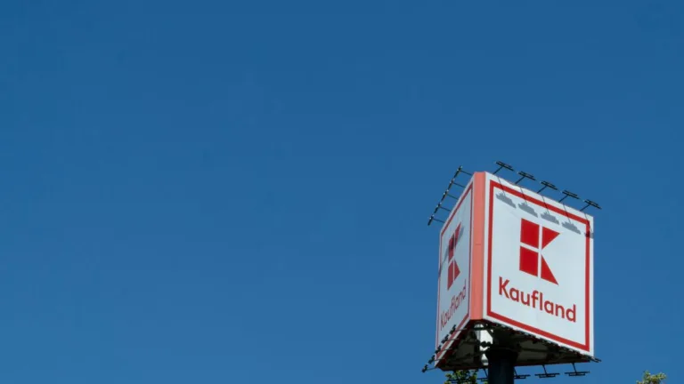 Kaufland, reacție în scandalul în care brandul a fost asociat cu o campanie pentru tinerii trans a Organizației Accept