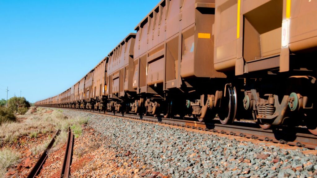 Două persoane, reținute după ce ar fi furat 4.000 de litri de combustibil dintr-un tren de marfă staționat în Fundulea