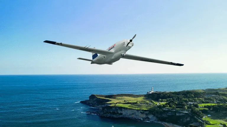 Bulgarii de la Dronamics intră pe piața de apărare NATO, cu versiunea Detect & Defend a dronei Black Swan