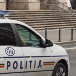 Tânăr șofer reținut după ce a fugit de poliție și a acroșat doi agenți, în Dâmbovița. A fost urmărit cu focuri de armă