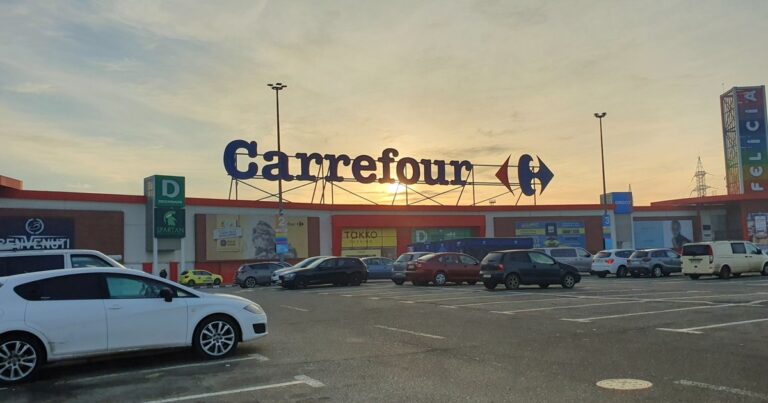 Carrefour sau „CarFur”? Scenariul sumbru al unui cunoscut economist după vânzarea lanțului francez de magazine