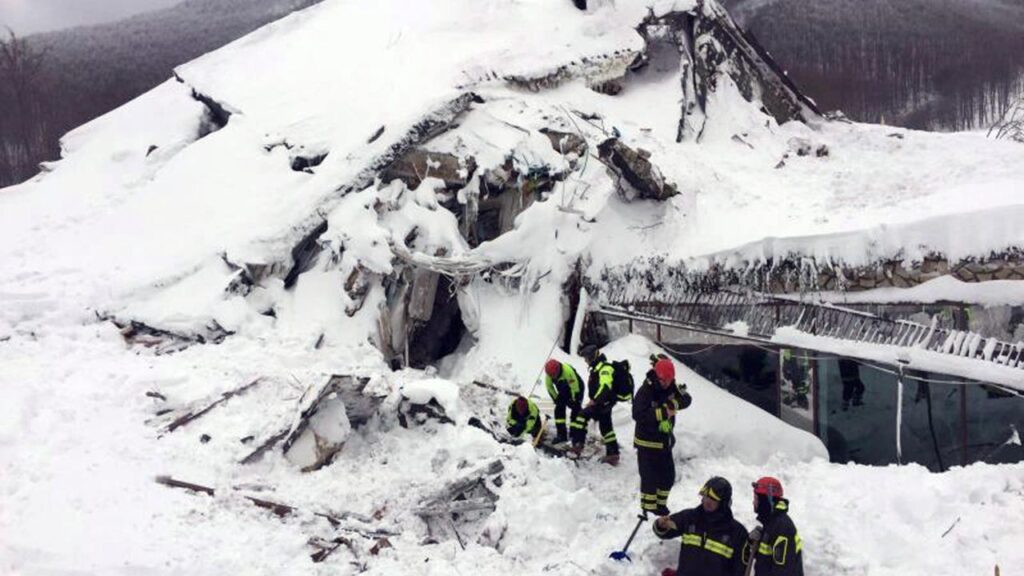 Opt schiori au murit într-o avalanșă lângă Lacul Tahoe. Supraviețuitorii au descoperit turiștii morți în zăpadă