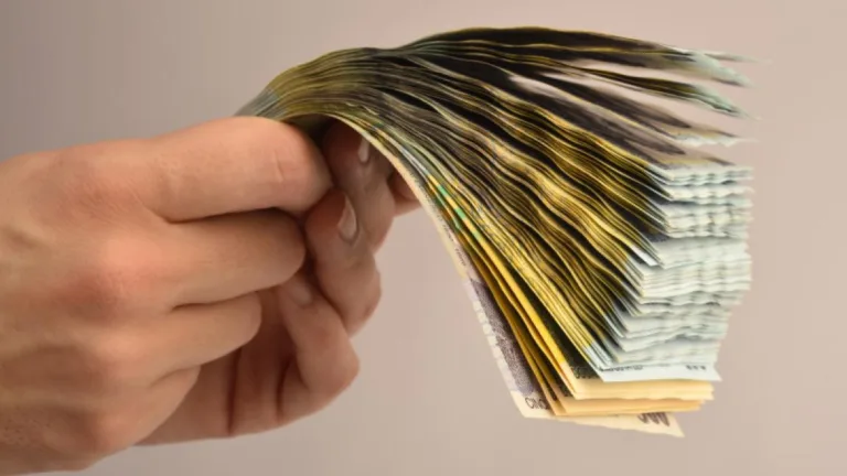 OUG dată de Guvernul Bolojan pentru mii de angajați Damen Mangalia, Liberty Galați și Romaero București. Ce se întâmplă cu salariile