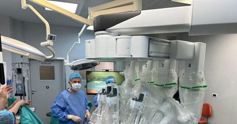 Spitalele vor primi din luna martie fonduri de la Ministerul Sănătății pentru operaţii asistate robotic