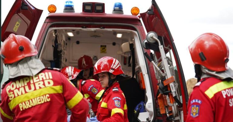 Un elev de 13 ani s-ar fi aruncat de la etajul 1 al școlii la care învață. „Nu a căzut, ci a sărit”. Ce l-ar fi împins la acest gest