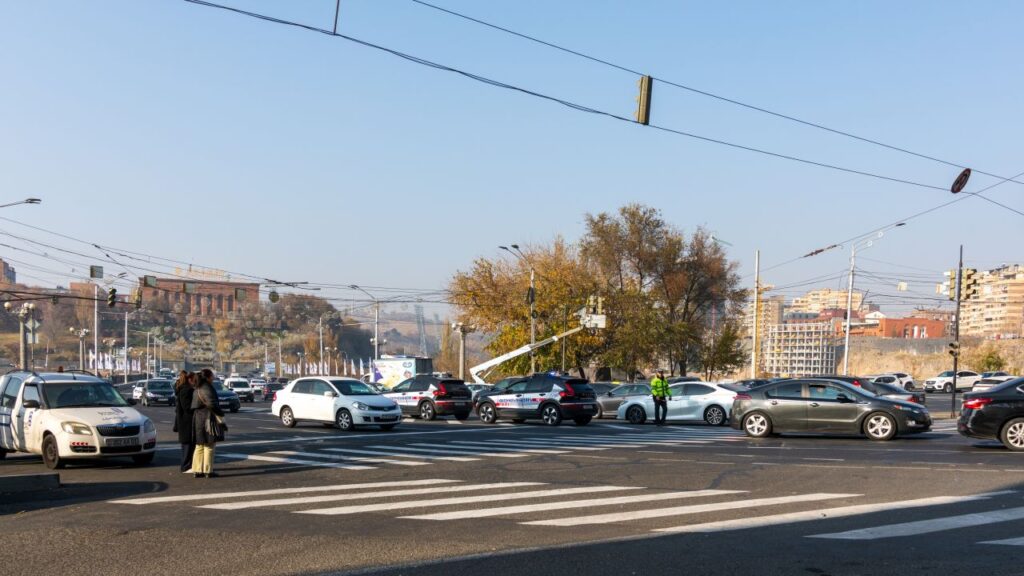 Studiu: Zgomotul produs de traficul rutier nocturn, asociat cu creşterea colesterolului şi a markerilor grăsimilor sangvine