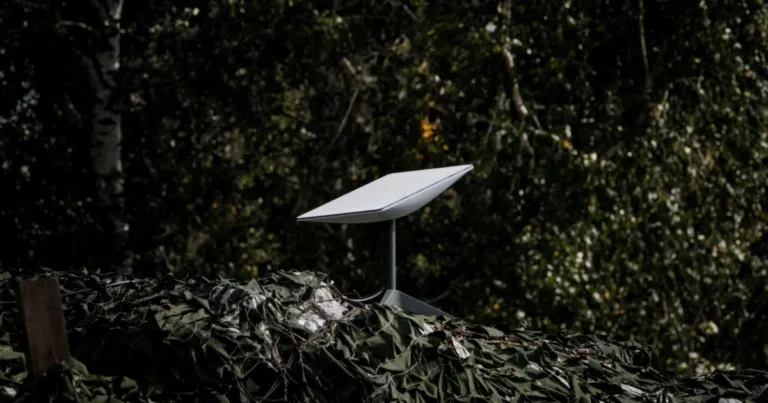Haos în armată rusă după ce Musk a blocat terminalele Starlink: „Ne-au mai rămas porumbeii, radiourile și cablurile”
