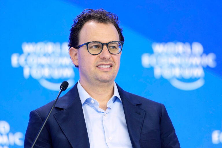 Anthropic, compania AI care a ajutat SUA în capturarea lui Maduro, respinge „amenințările” Pentagonului și invocă „valorile democratice”