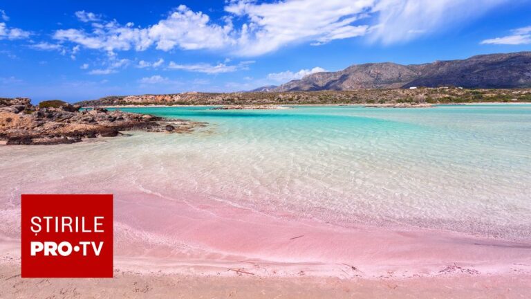 A doua cea mai frumoasă plajă din lume este în Grecia. Unde se află paradisul cu nisip roz și peisaje spectaculoase. FOTO