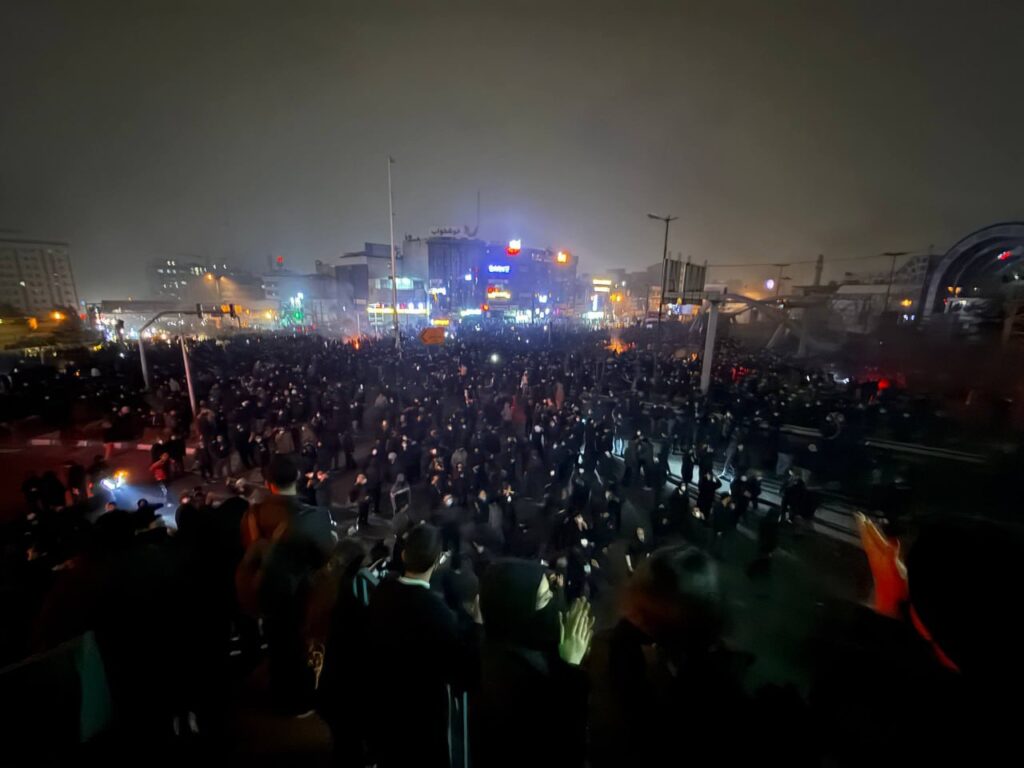 VIDEO Primele manifestări de bucurie ale iranienilor după anunțul morții lui Khamenei. În 24 de ore de la atacuri, niciun oficial al regimului nu s-a adresat propriului popor