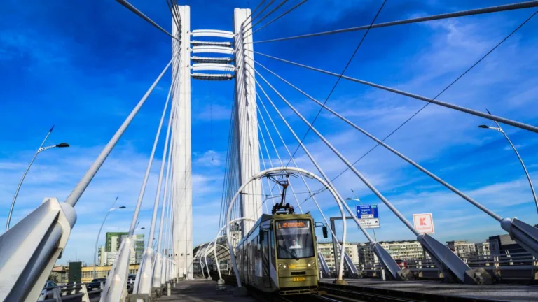 Podul Basarab intră-n reparații. Restricții de circulație timp de 6 luni. Nu a fost niciodată reparat din 2012