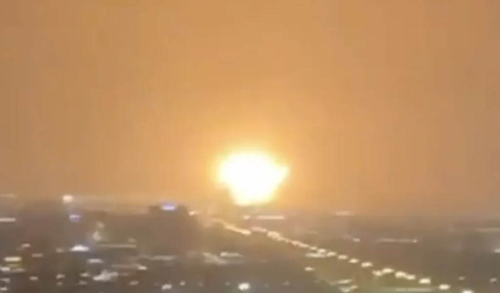 Haos în Orientul Mijlociu: explozii în Dubai şi Manama. Autoritățile îi sfătuiesc pe oameni să se îndrepte către cel mai apropiat loc sigur