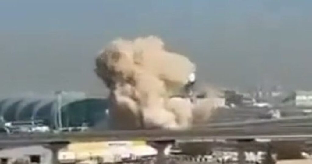 Momentul în care o dronă cade în apropierea aeroportului din Dubai. Martor: „Clădirea s-a zguduit”