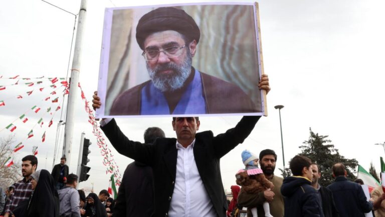 Mojtaba Khamenei ar fi fost rănit în timpul unui atac, chiar înainte de reuniunea pentru desemnarea noului ayatollah