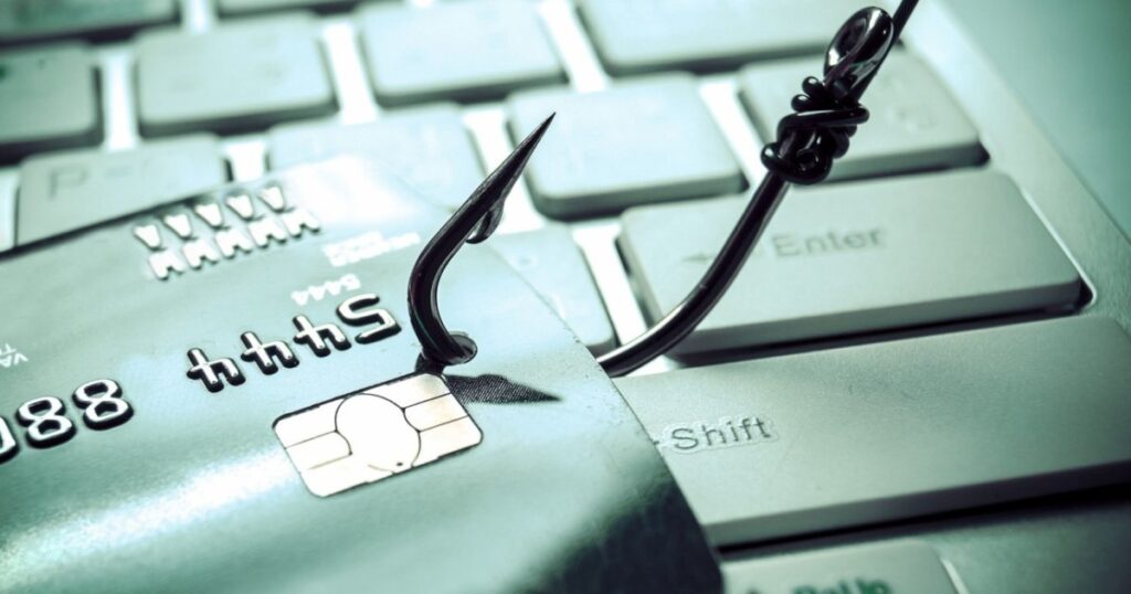 Cele mai frecvente 10 fraude online. Ce trebuie să știe românii și firmele despre siguranța banilor
