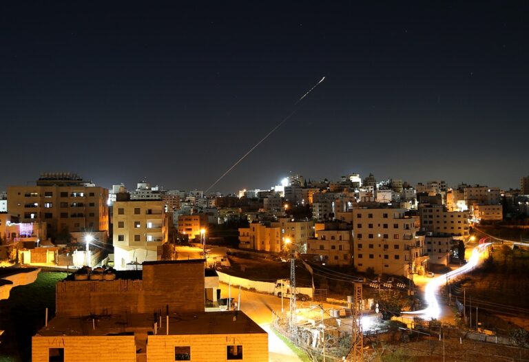 Asalt total în Orientul Mijlociu. Iranul a lansat „cel mai intens” atac de până acum: O bază SUA a fost lovită / Reacția imediată a Israelului