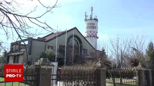 Un fost primar din Mehedinți stârnește controverse și după moarte. Ce a fost afișat, mare, pe primrie