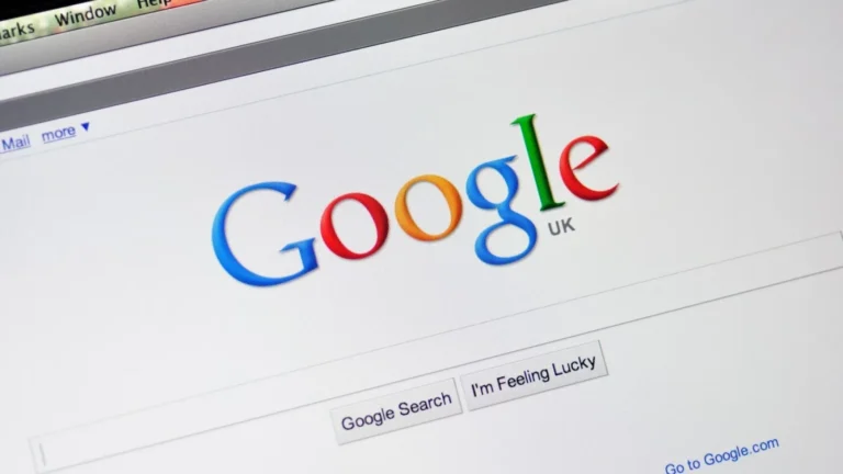 Site-urile mici, lovite puternic: traficul din Google se prăbușește pe fondul creșterii AI