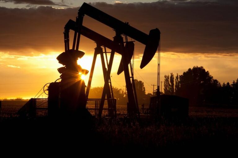 A devenit petrolul o „lebădă neagră”? Semnalul pe care îl transmite pe Wall Street