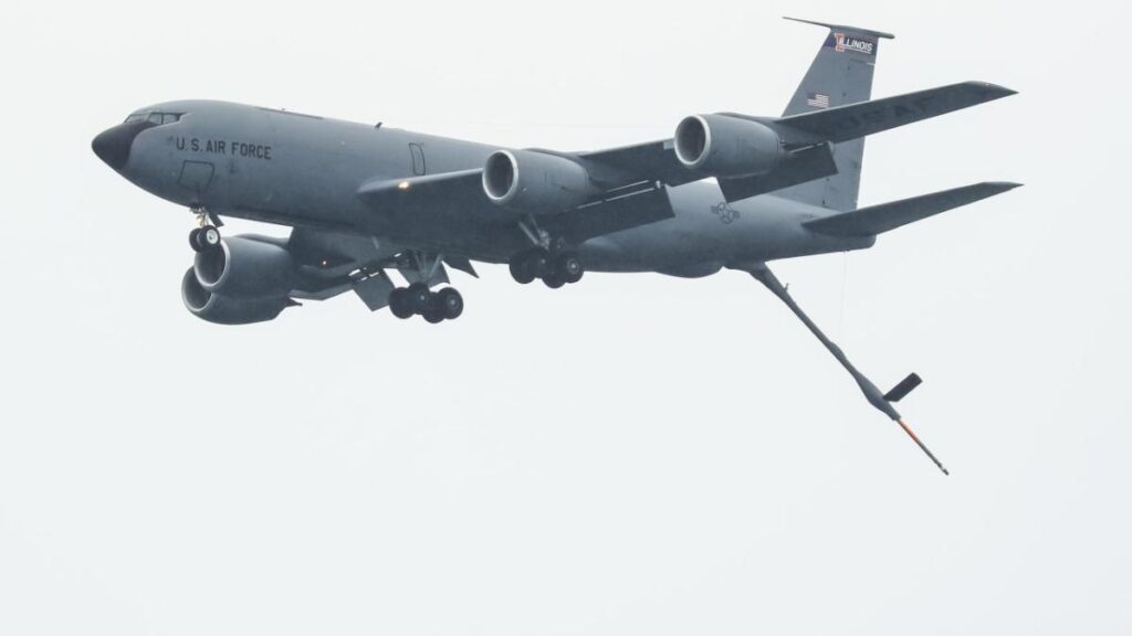 Ministrul Apărării confirmă: Trei avioane KC-135 Stratotanker au decolat de la București. „Nu știu unde se duc”