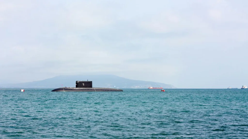 Un iranian și o femeie au încercat să intre într-o bază cu submarine nucleare în Scoția. Au fost arestați