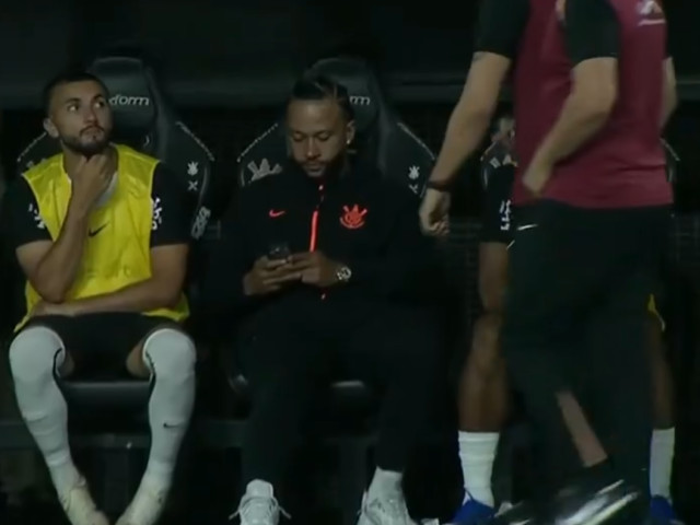 Controversă în Brazilia! Depay, certat de stafful tehnic pe banca de rezerve
