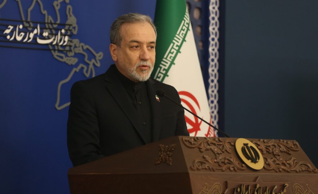 Regimul iranian susține că Trump „a dat înapoi” și infirmă explicit negocierile cu SUA. Ce spun însă ultimele informații de la Washington