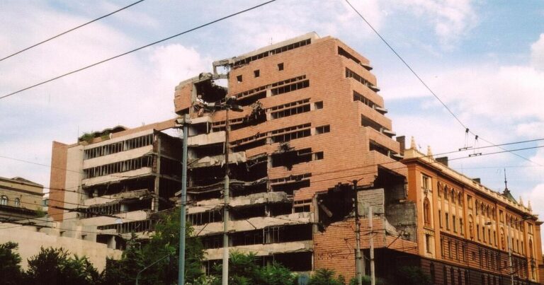 24 martie, ziua în care NATO a început bombardamentele asupra Iugoslaviei. Atacurile au avut loc fără aprobarea Consiliului de Securitate ONU