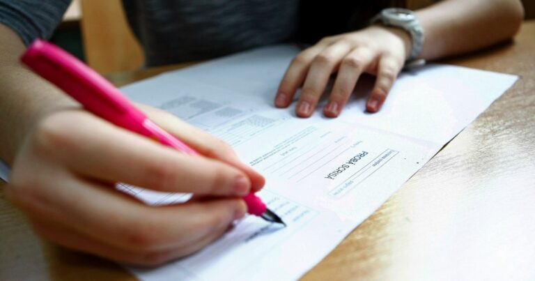 Simulare Bacalaureat 2026. Elevii, provocați să se încadreze în timp cu rezolvarea exercițiilor la Matematică