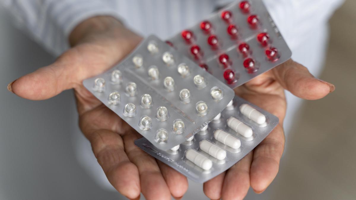 Blocajul din Ormuz ar putea seca stocurile de medicamente? Anunț privind România