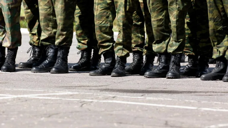 Noua lege a serviciului militar din Germania. Bărbații între 17 și 45 de ani mai pot pleca din țară doar cu semnătură