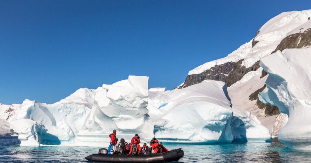 Antarctica, noul front al resurselor: ghețurile se retrag și scot la lumină bogății uriașe de aur, argint sau platină