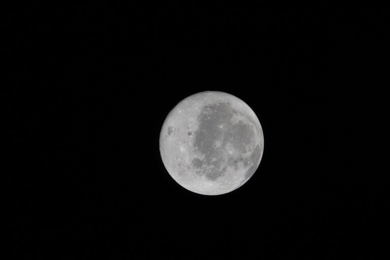 Misiunea Artemis II. Cum arată fața nevăzută a Lunii și ce știm despre ea
