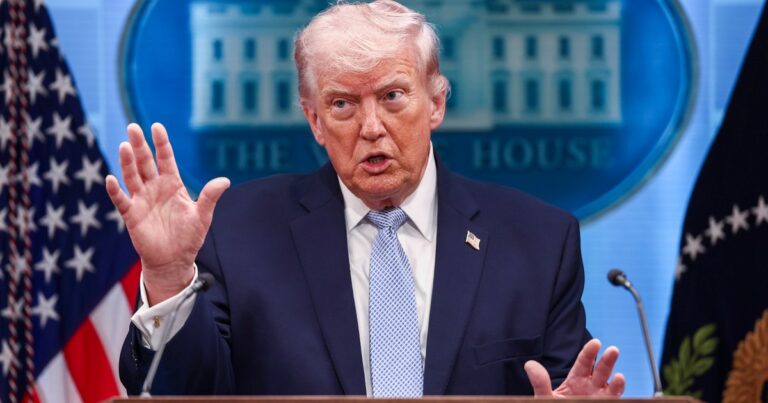 Trump amenință cu închisoarea jurnalistul care a relatat despre aviatorul dispărut în urma doborârii avionului F-15