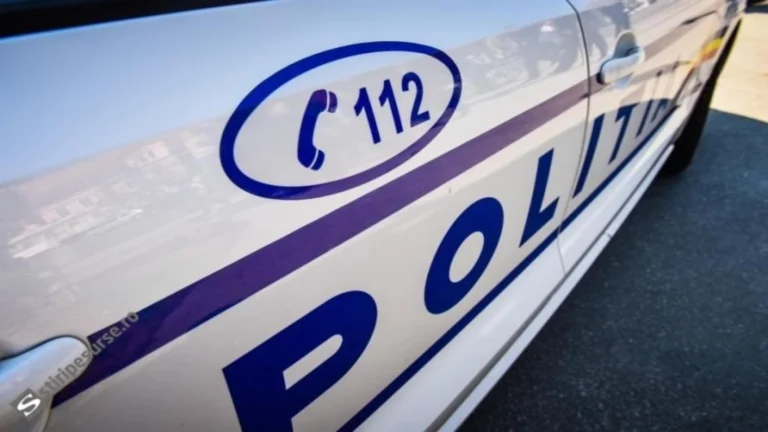 Trei persoane au fost reținute după ce au furat mai multe bunuri dintr-un apartament din Sector 2