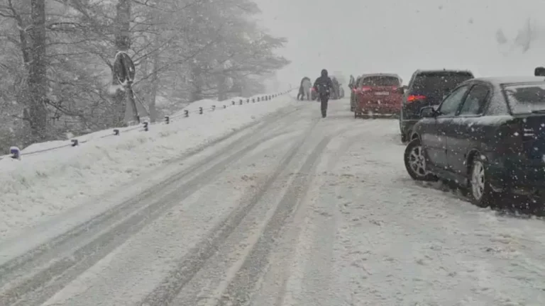 Cold spell, mixed precipitation, strong wind to grip most of Romania through Friday morning