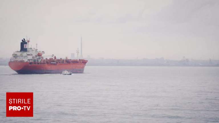 Navele de război rusești au început să escorteze navele „flotei din umbră” în apele britanice