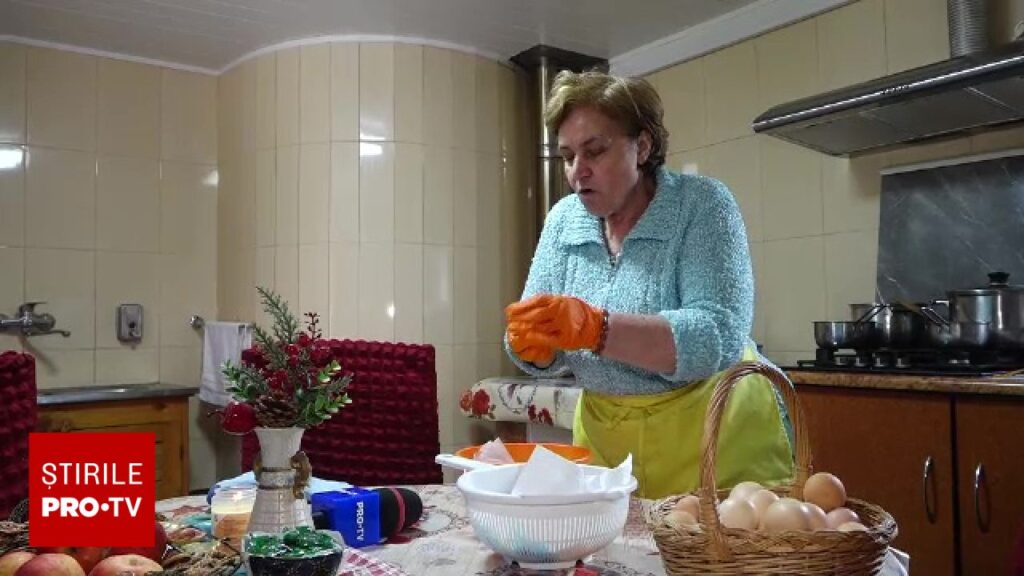 Tradiții românești de Paște. În Valea Asăului, doar femeile care au ţinut tot postul aleg ouăle pentru vopsit